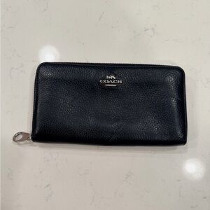 Coach Outlet Black Leather Zip Wallet
